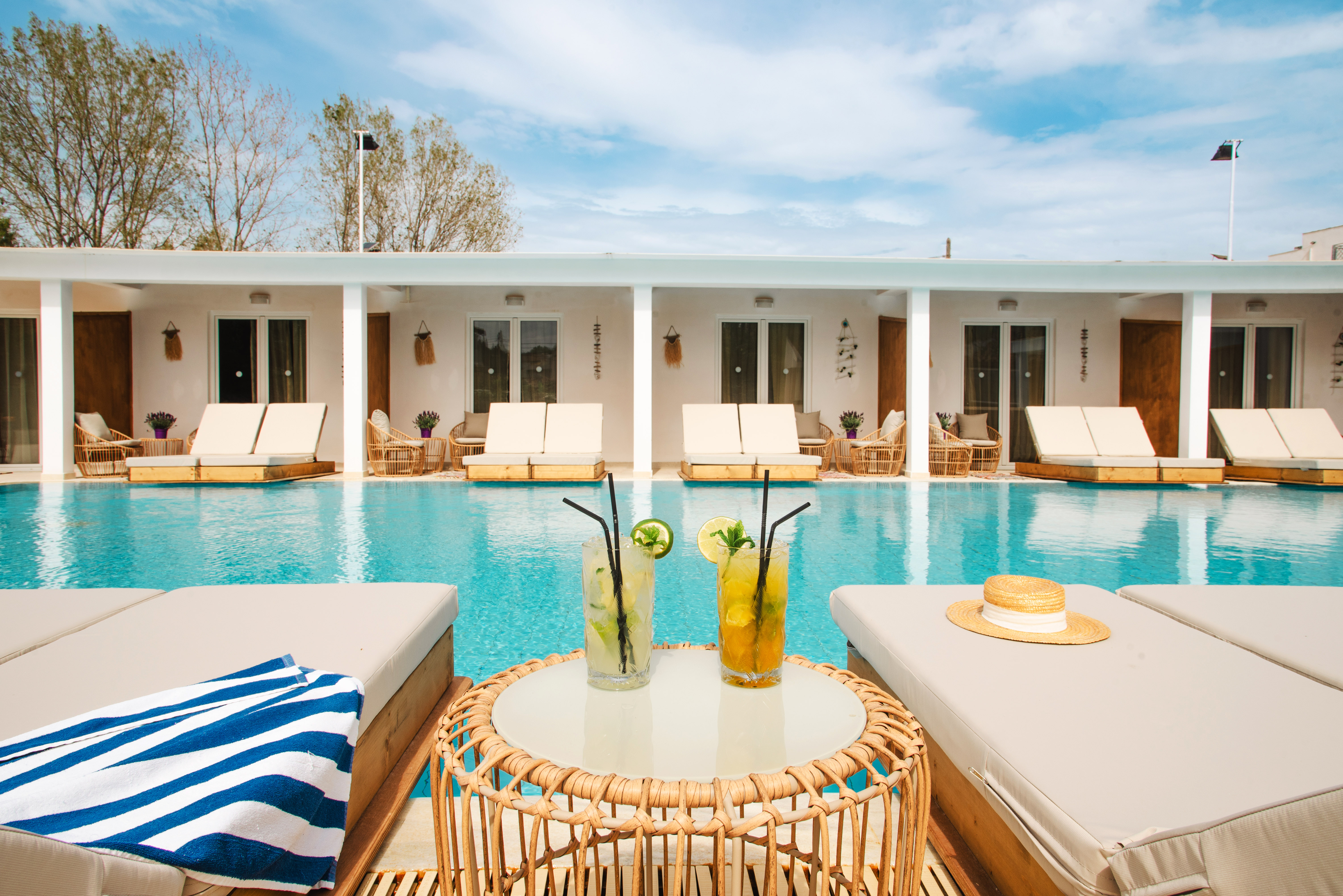 Superior Swim Up Room